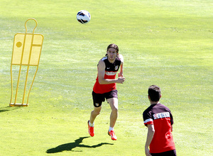 Filipe Luis, durante uno de los ejercicios con balón del entrenamiento del sábado